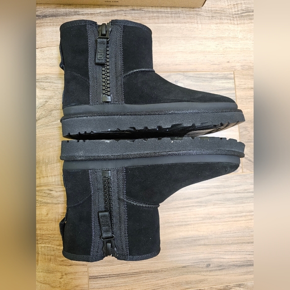 UGG Classic Mini ZipperTape Logo,  size US 8 - Picture 7 of 14